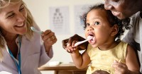 Perkembangan Bayi Usia 12 Bulan 2 Minggu: Mari Belajar Menggosok Gigi