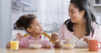 Yuk Biasakan Anak Makan Meja Makan, Ternyata Tidak Sulit